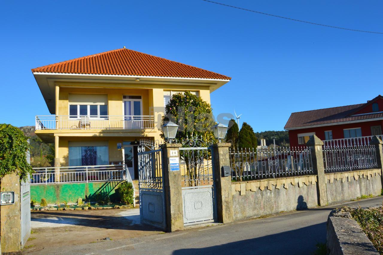 Casa en alquiler en Borneiro – C000568