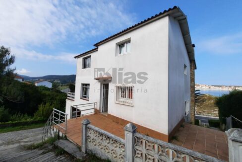 House for sale in Laxe