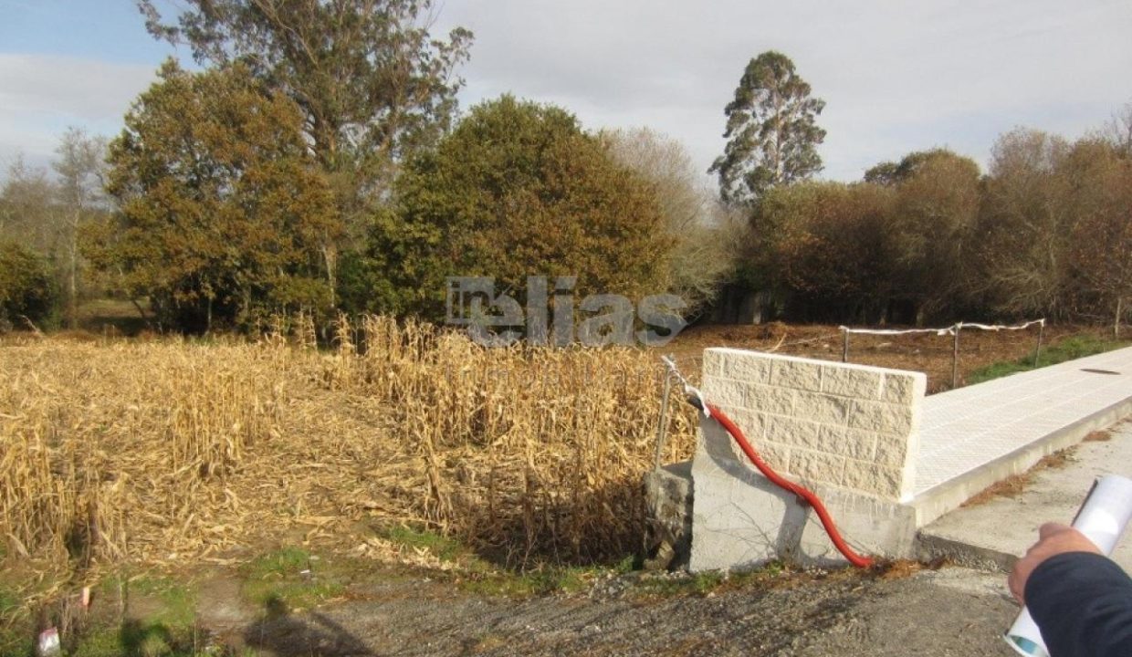 Plot for sale in A Piroja