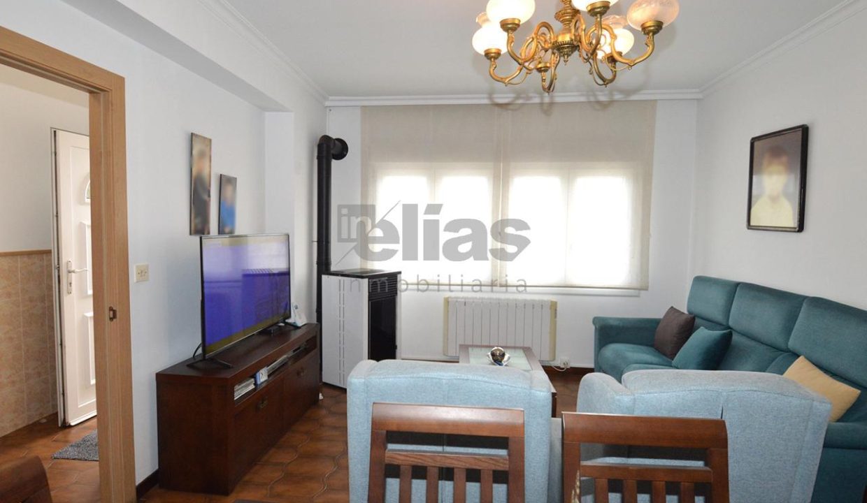 House for sale in Laxe