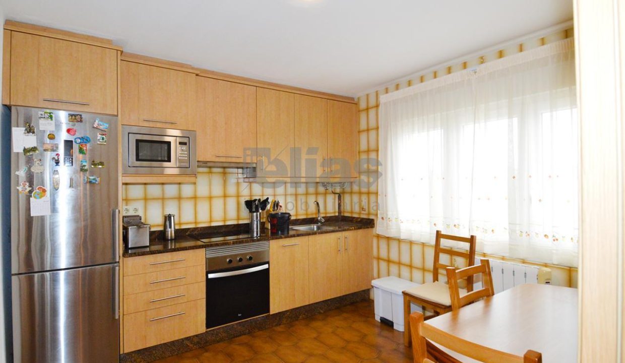 House for sale in Laxe