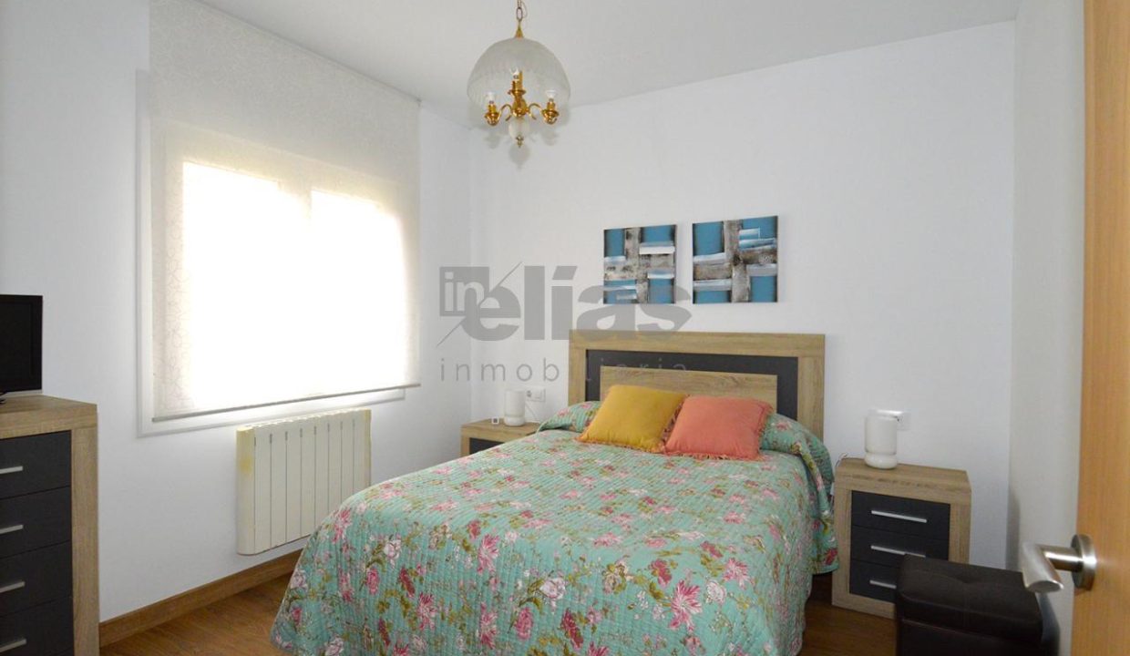 House for sale in Laxe