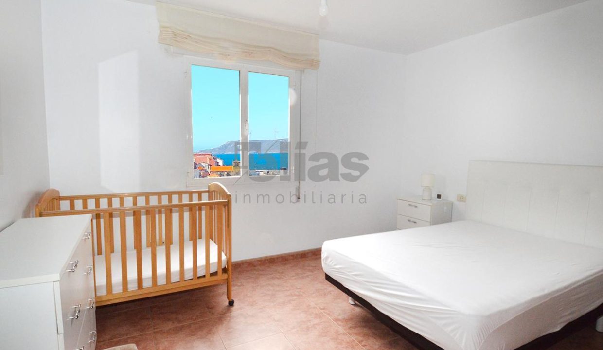 House for sale in Laxe