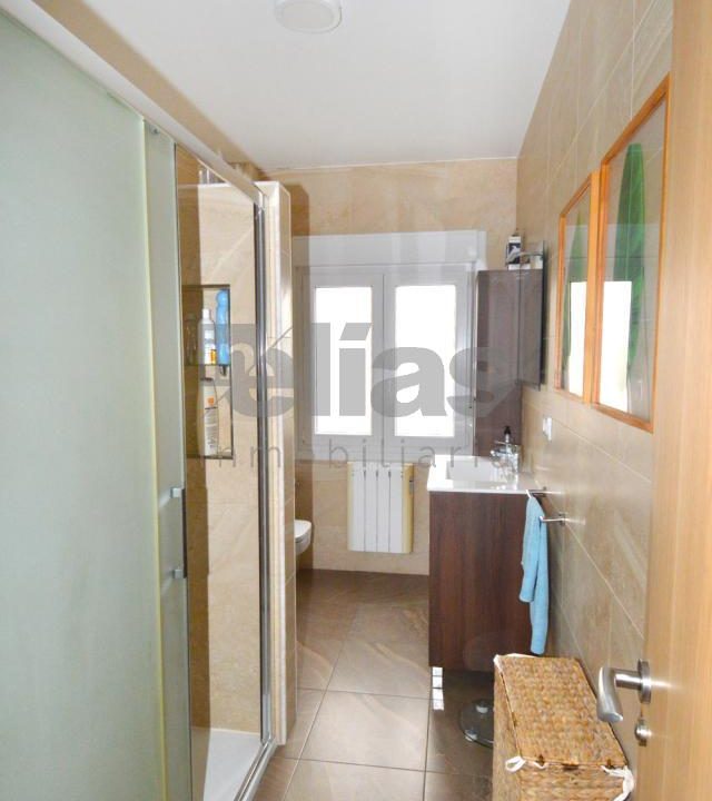 House for sale in Laxe