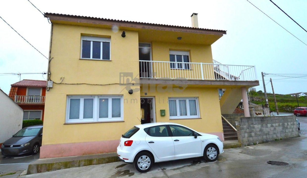 House for sale in Laxe