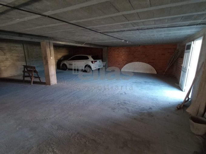 Garage for sale in Laxe