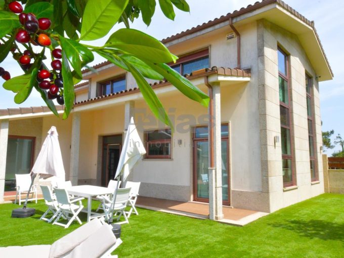 House for sale in Cee