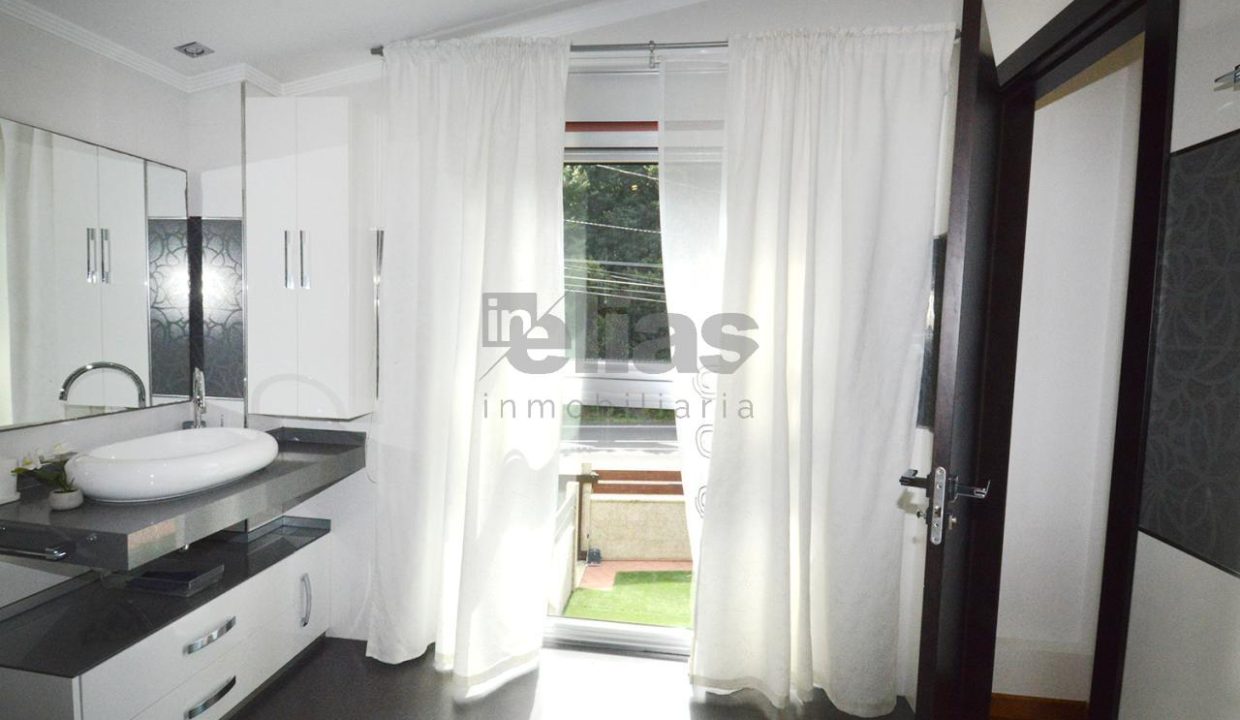 Casa en venta en Cee