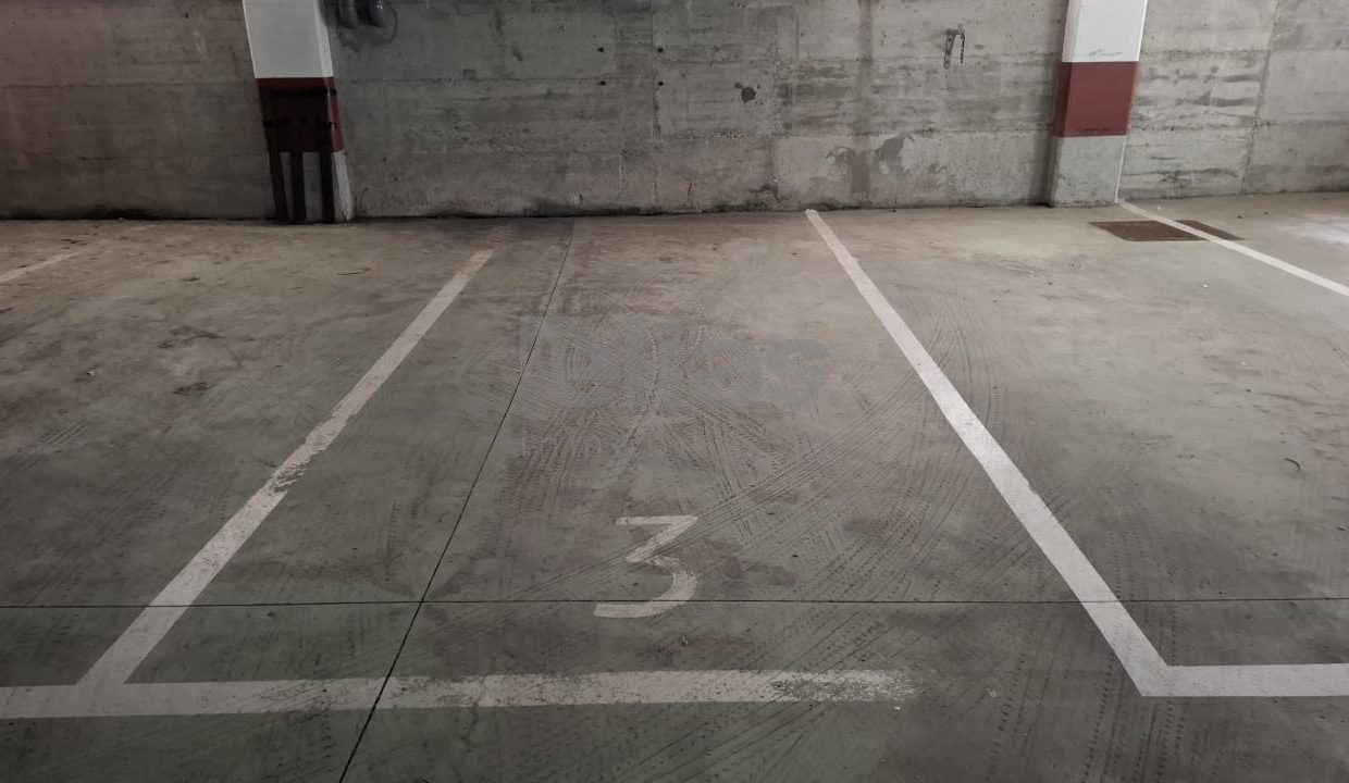 Garage to let in Laxe
